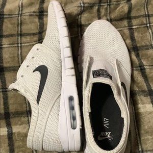 Nike 9 men’s white Janoski daily wear